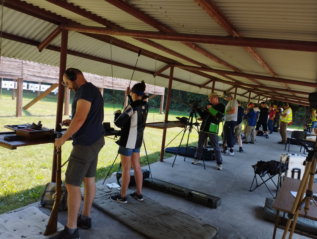 Gdzie można strzelać z broni czarnoprochowej i jak zachować się na strzelnicy?