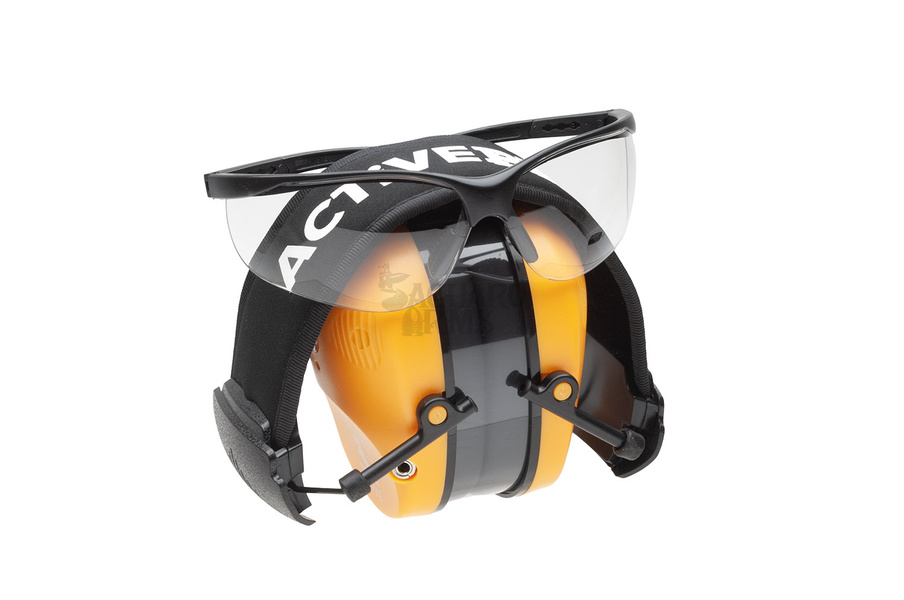 Ear Protector active olive with glasses .
