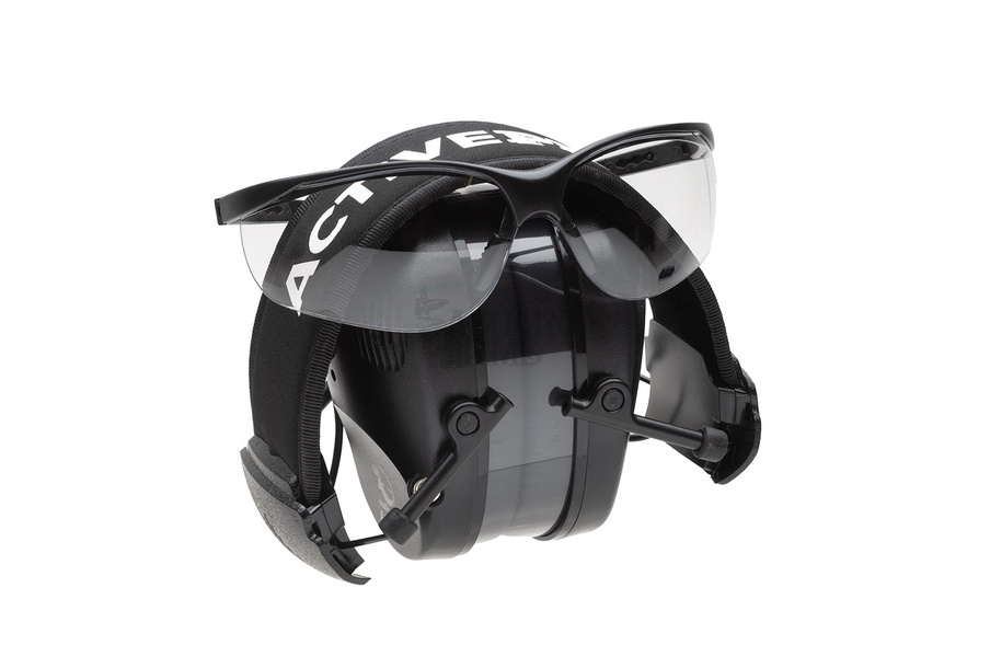 Ear Protector active olive with glasses .