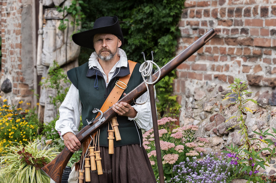 Matchlock Musket 16th century with lever